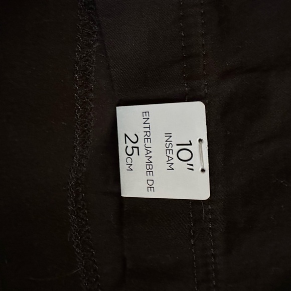 Lee Riders mid rise utility shorts 10” inseam 18W NWT black - Picture 4 of 5